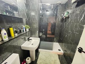 En-suite- click for photo gallery